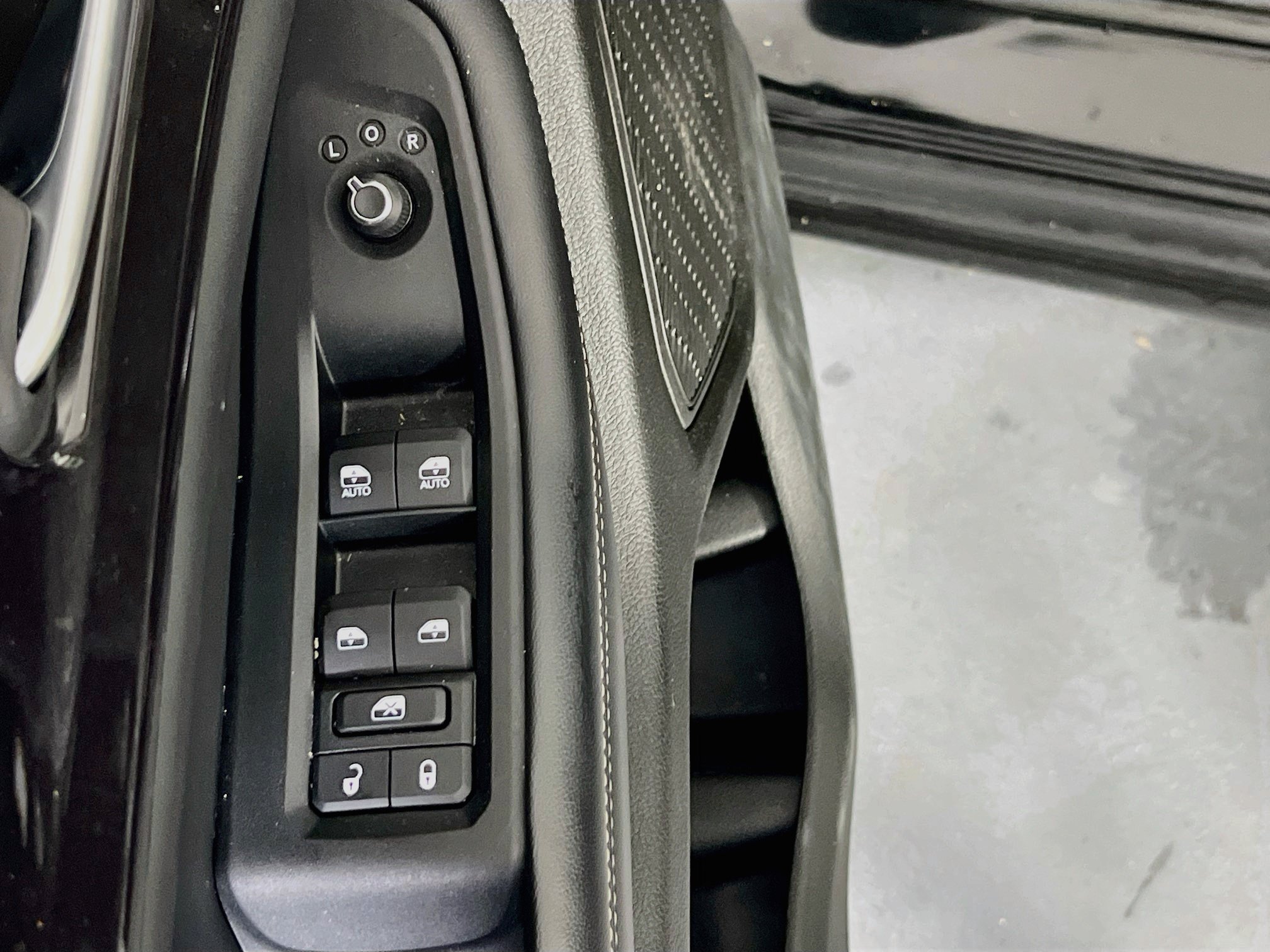 Used 2023 Jeep Grand Cherokee Laredo AWD/4WD image 17