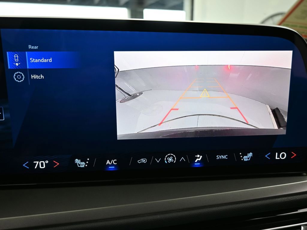 Used 2025 Chevrolet Traverse LT image 20