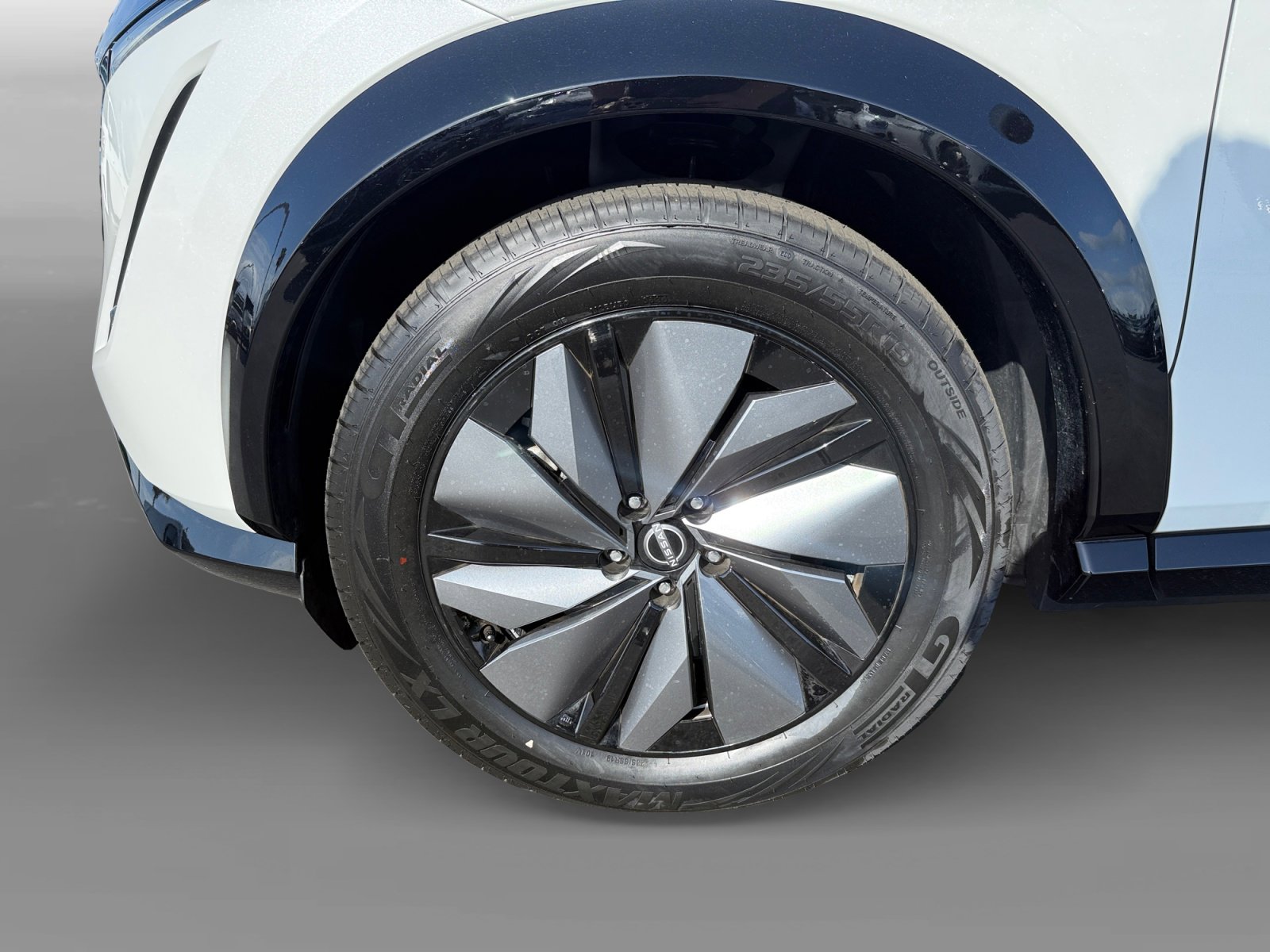 Used 2025 Nissan Ariya AWD image 9