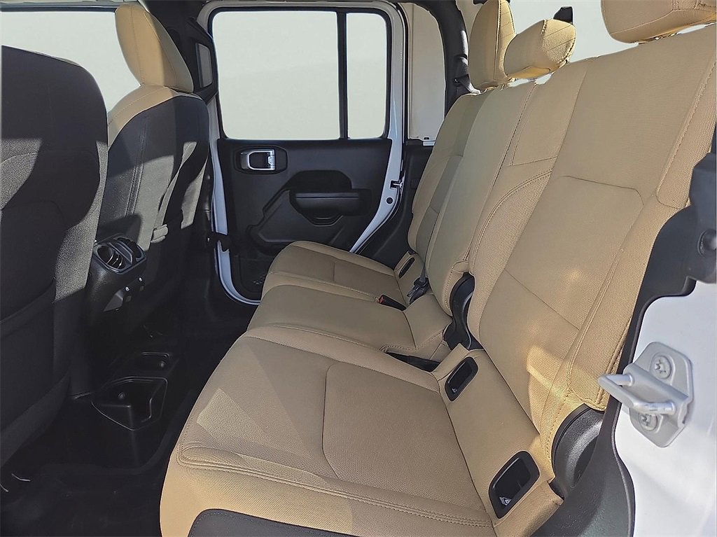 Used 2022 Jeep Gladiator Willys image 9