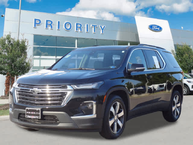 Used 2023 Chevrolet Traverse LT w/ LT Premium Package AWD/4WD image 1