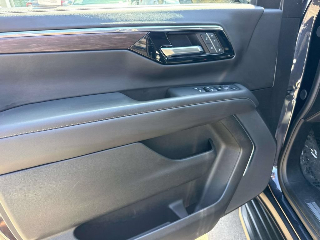 Used 2025 Chevrolet Suburban LT AWD/4WD image 22