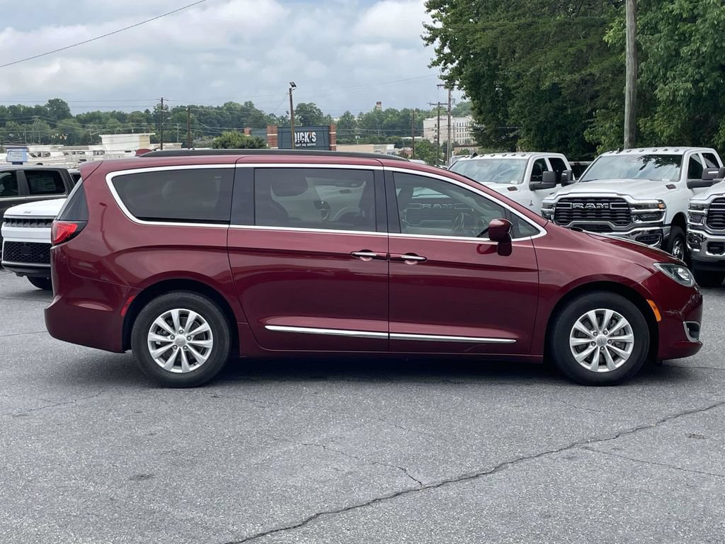 Certified 2017 Chrysler Pacifica Touring-L FWD image 9