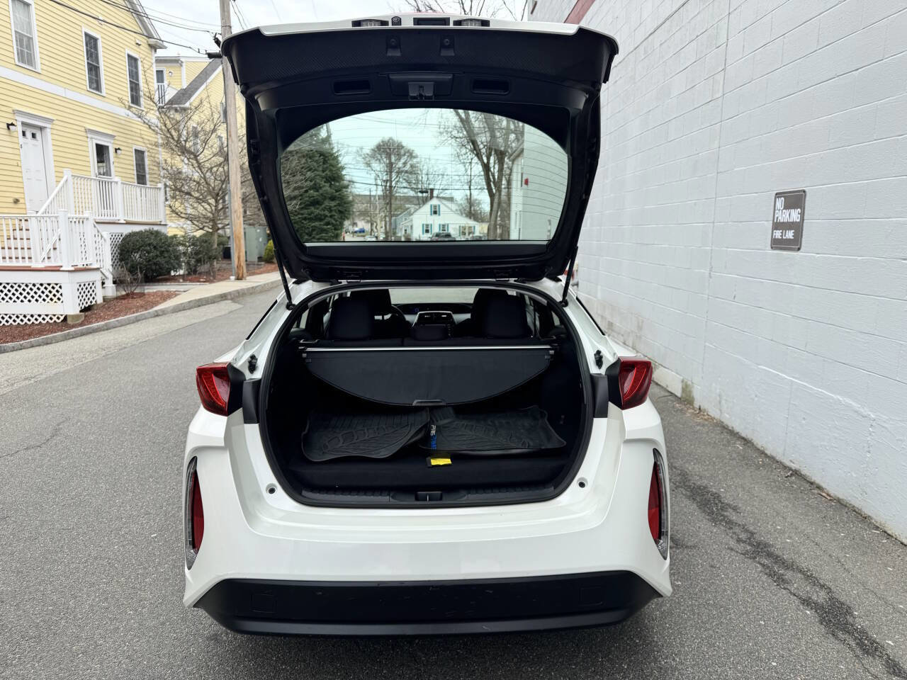 Used 2020 Toyota Prius Prime LE FWD image 11