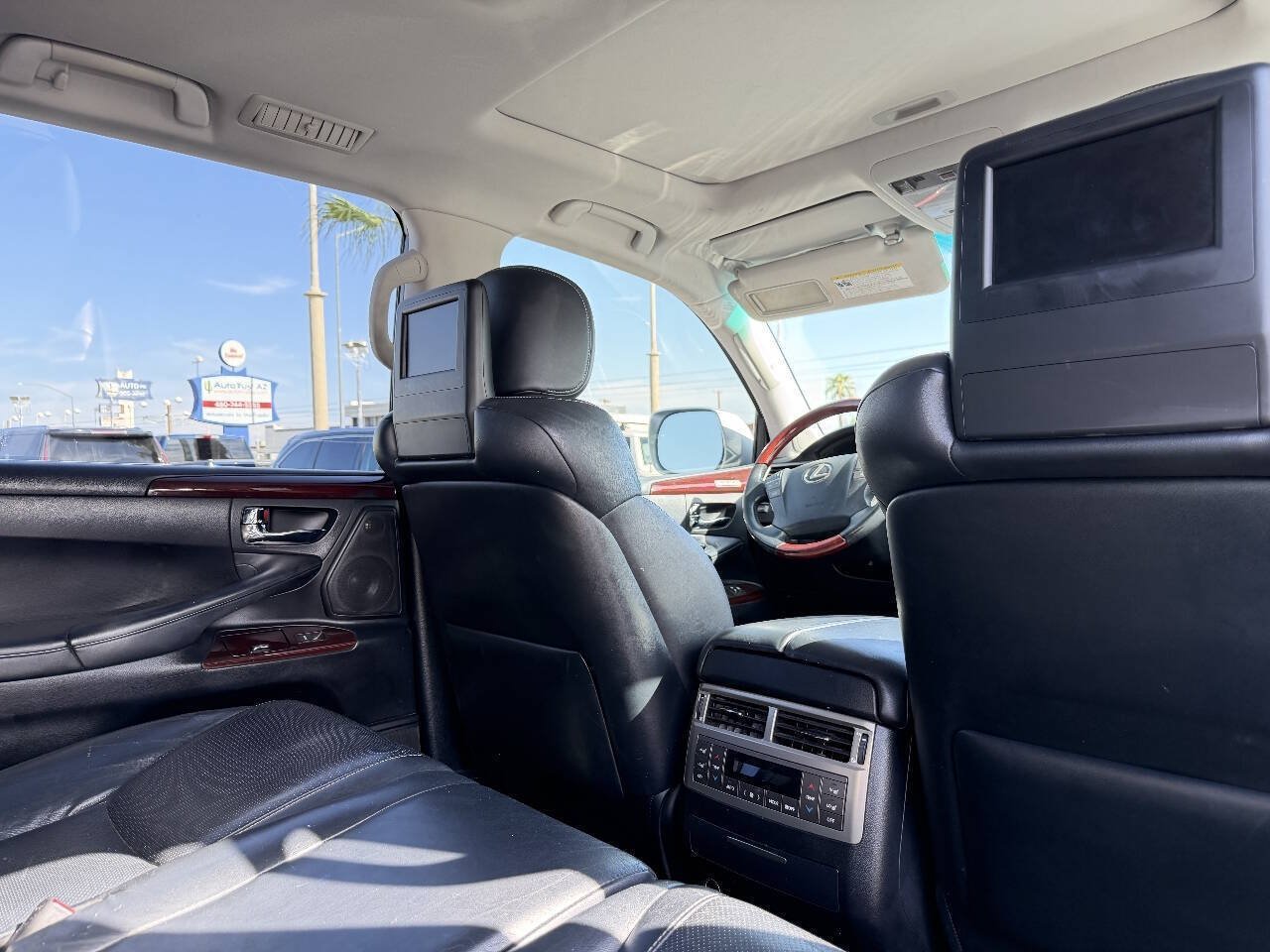 Used 2013 Lexus LX 570 4WD w/ Luxury Pkg image 14