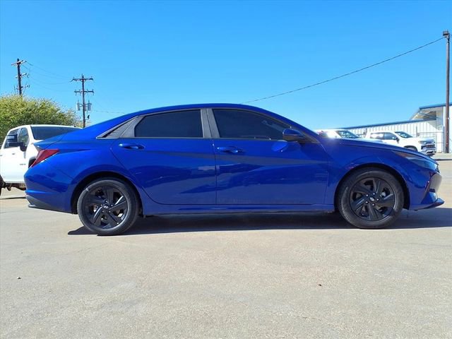 Used 2023 Hyundai Elantra SEL w/ Winter Weather Package FWD image 3