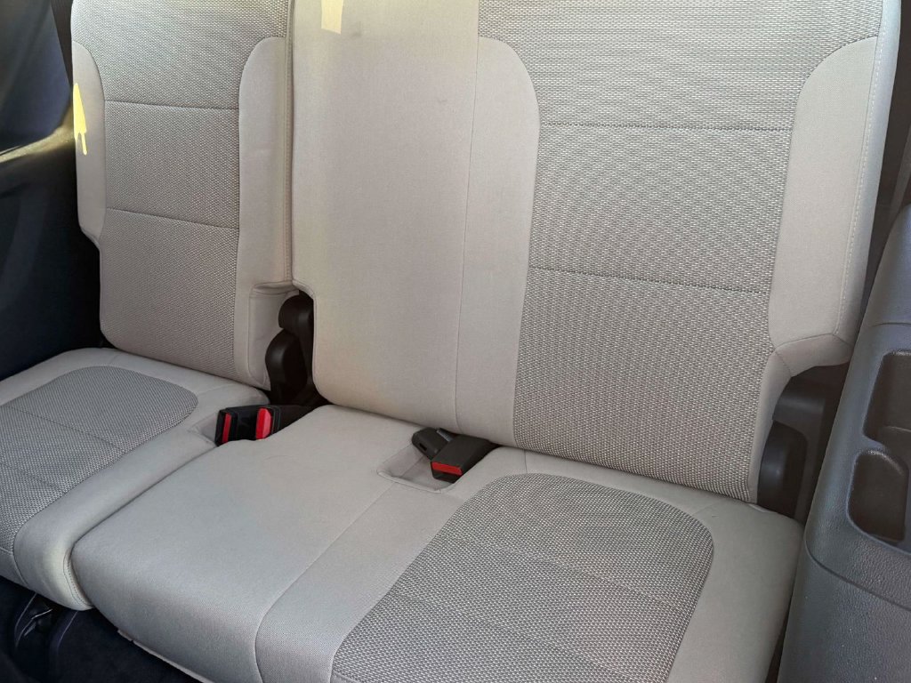 Used 2023 Chevrolet Traverse LS FWD image 29