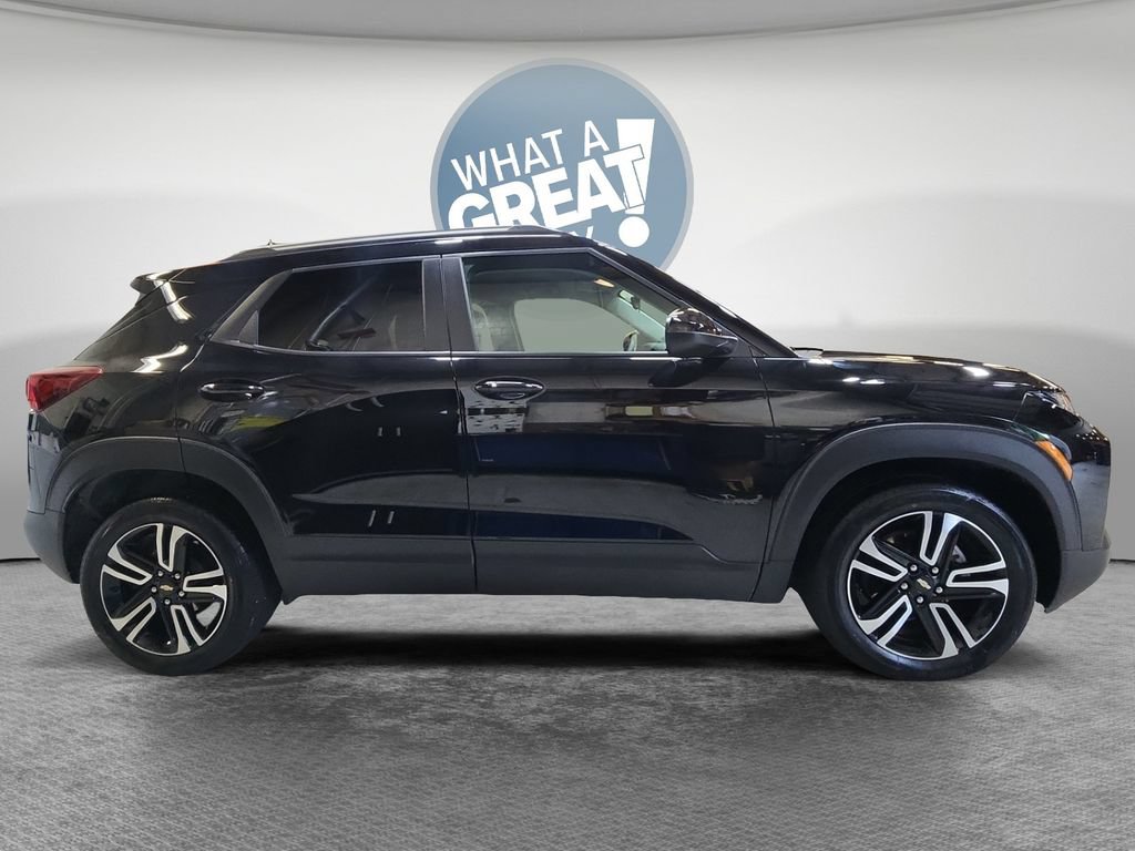 Used 2023 Chevrolet TrailBlazer LT FWD image 2