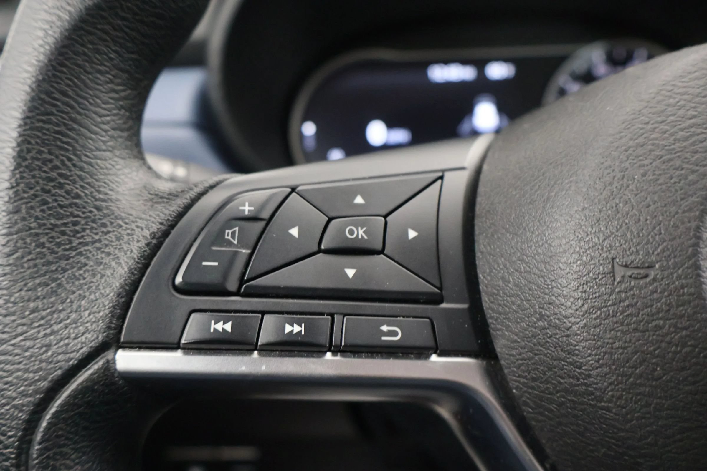 Used 2025 Nissan Versa SV FWD image 19