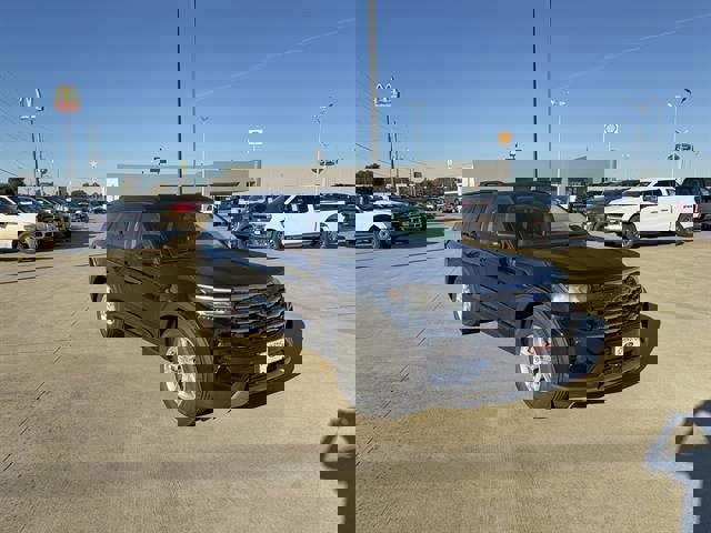 New 2026 Ford Explorer Active w/ Active Comfort Package image 2