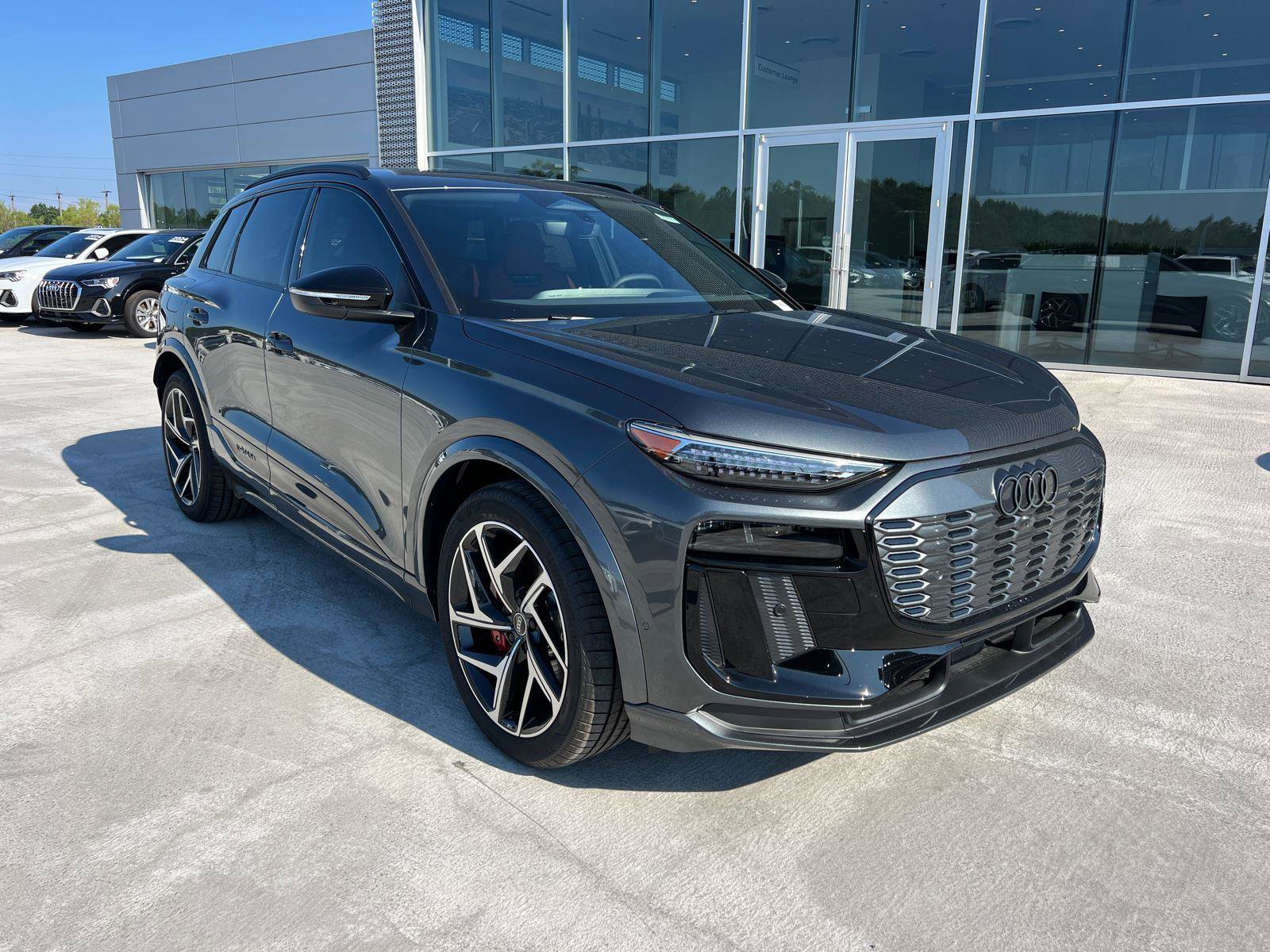 New 2025 Audi SQ6 e-tron Prestige w/ 21" Black Optic Wheel Package image 3