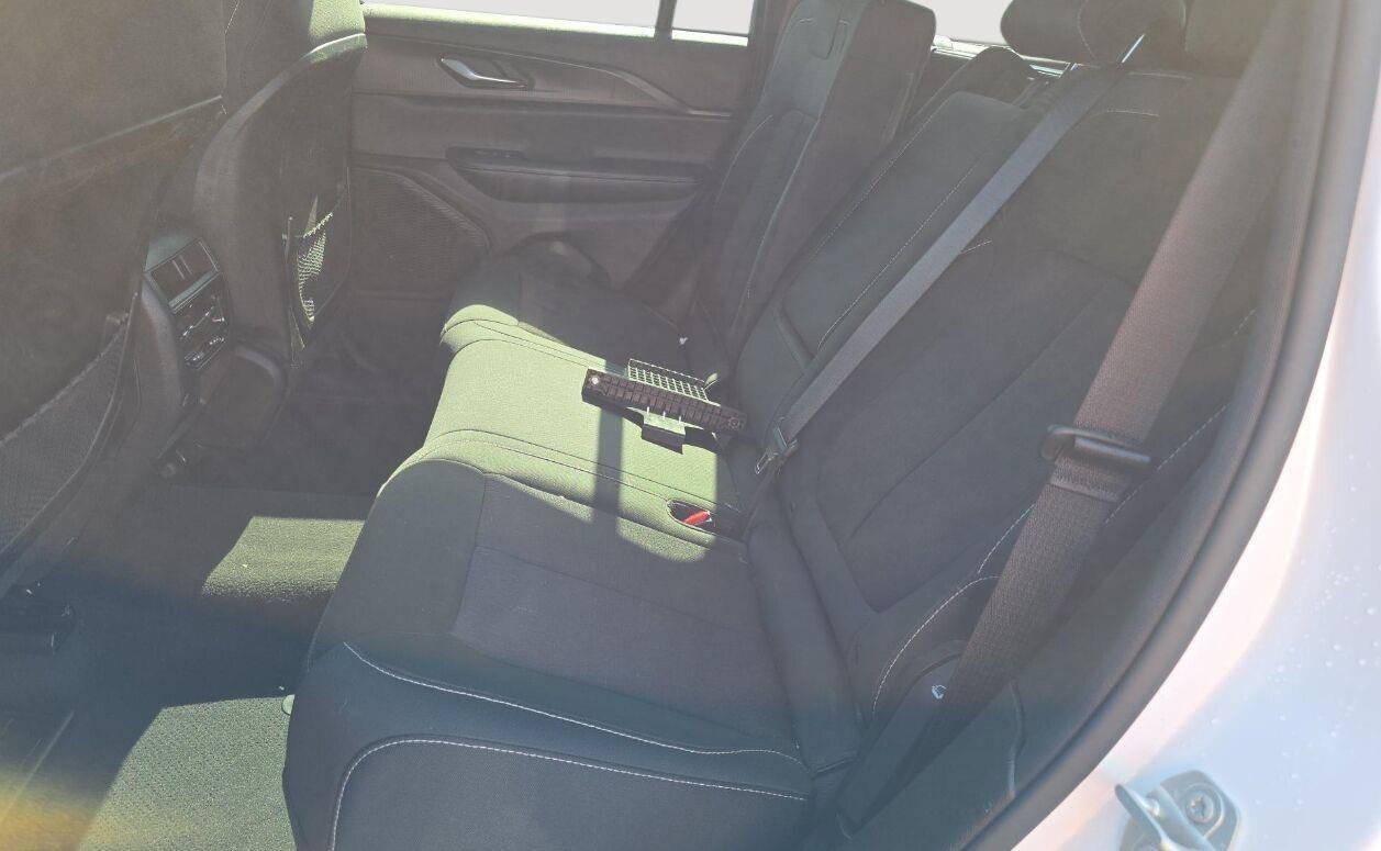 Used 2024 Jeep Grand Cherokee Laredo X RWD image 6