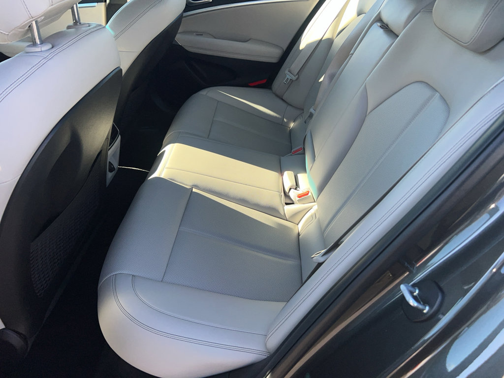 Used 2023 Genesis G70 2.0T image 23