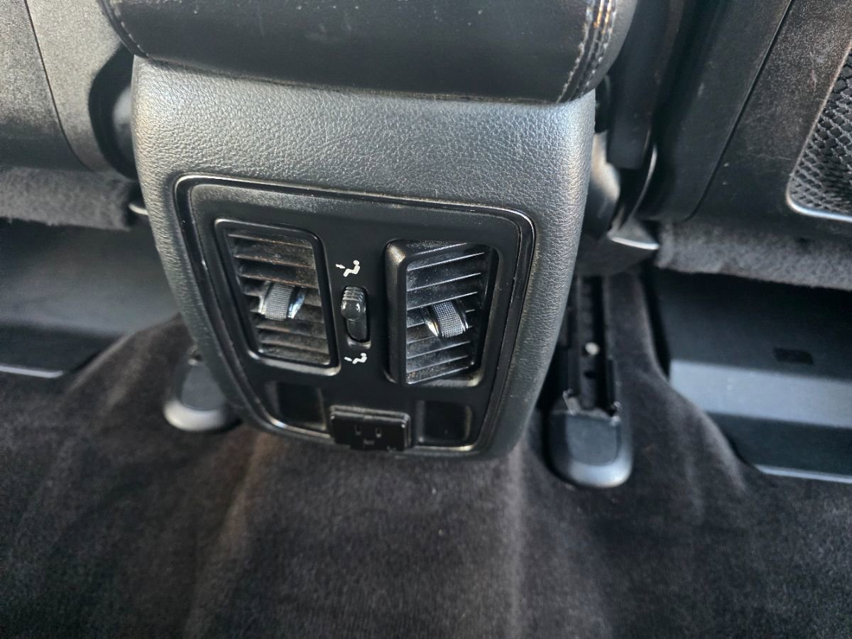 Used 2018 Jeep Grand Cherokee Laredo image 32