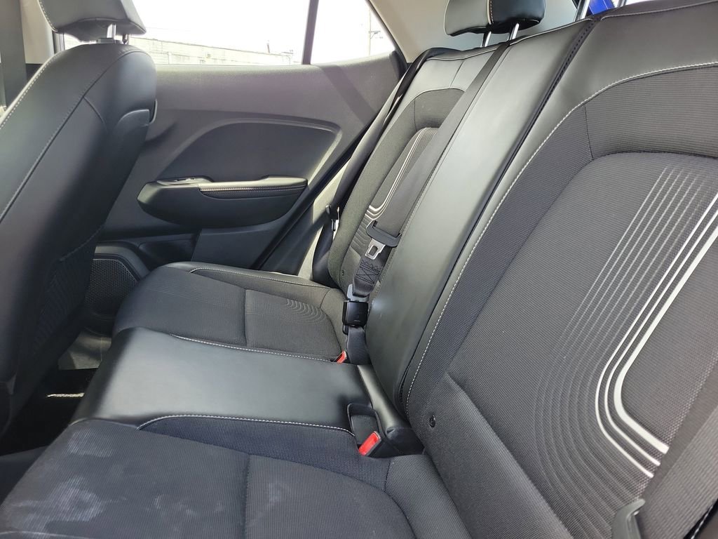 Used 2023 Hyundai Venue Limited FWD image 8