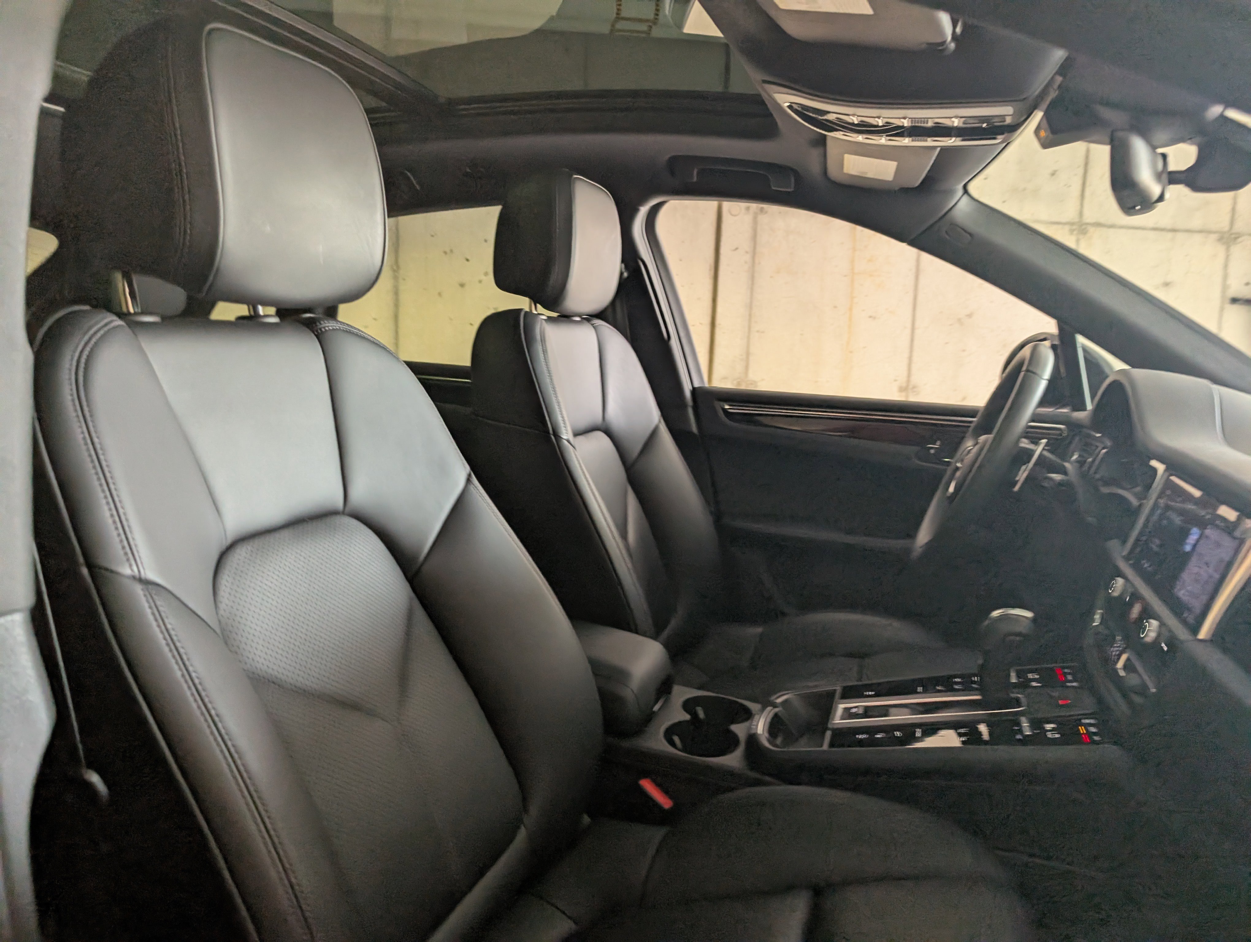 Used 2025 Porsche Macan image 20