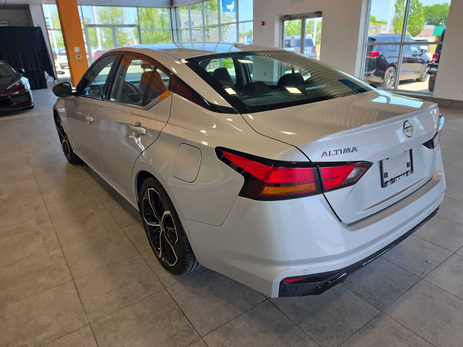 Used 2023 Nissan Altima 2.5 SR FWD image 11