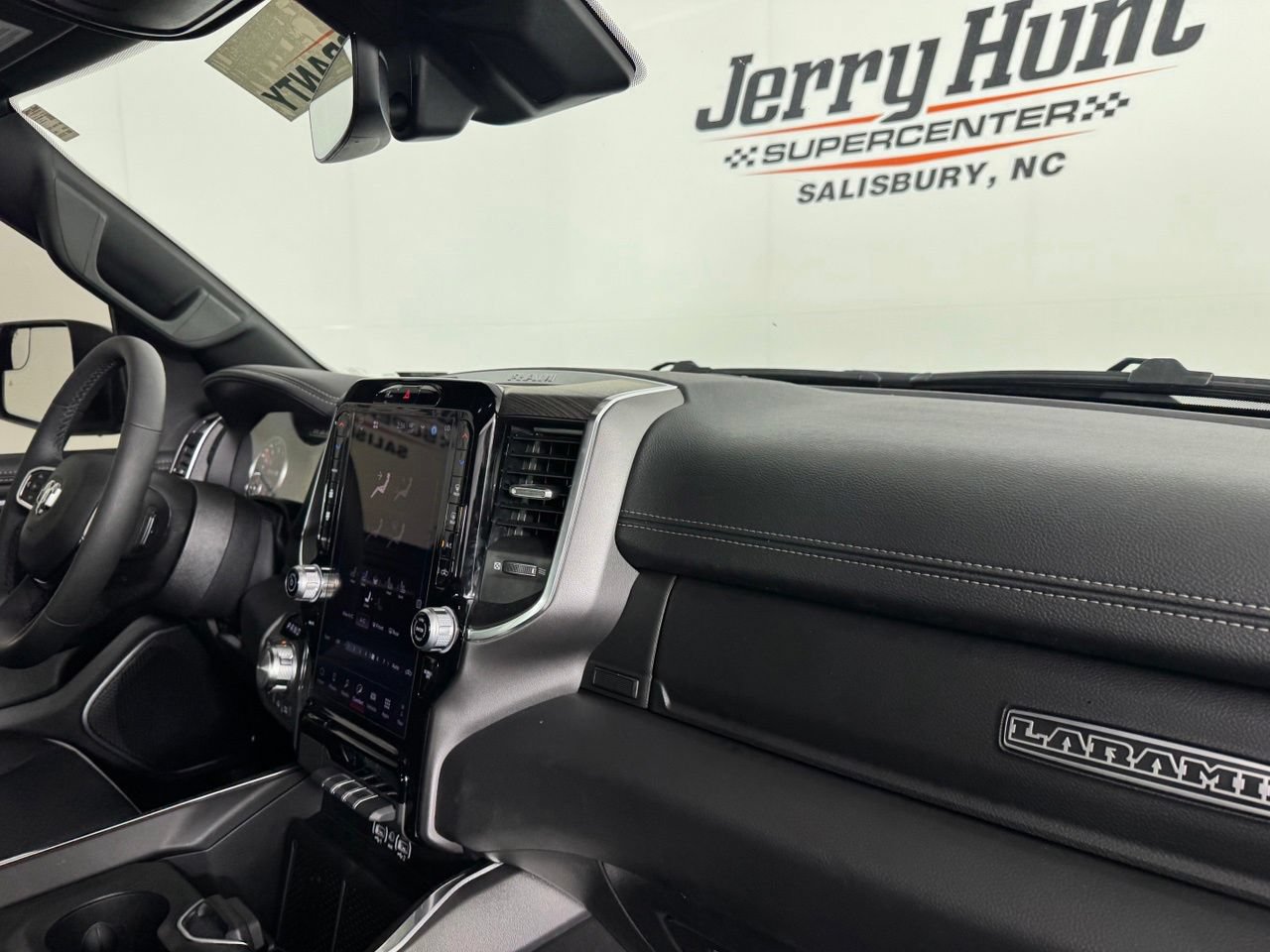 Used 2026 RAM 1500 Laramie w/ Off Road Group AWD/4WD image 32