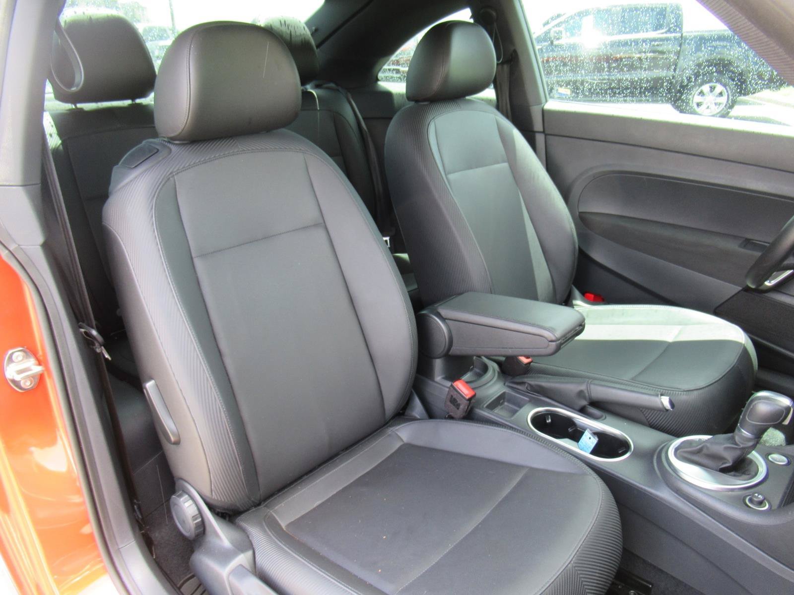 Used 2018 Volkswagen Beetle 2.0T S w/ Style & Comfort Package For S FWD image 9