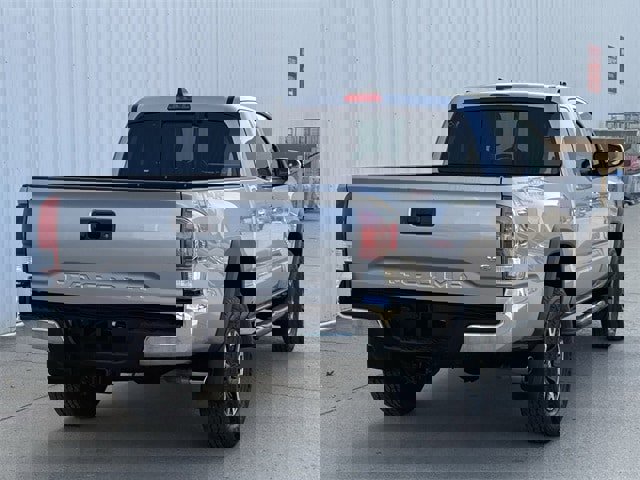 Used 2021 Toyota Tacoma TRD Off-Road w/ TRD Premium Off Road Package image 4