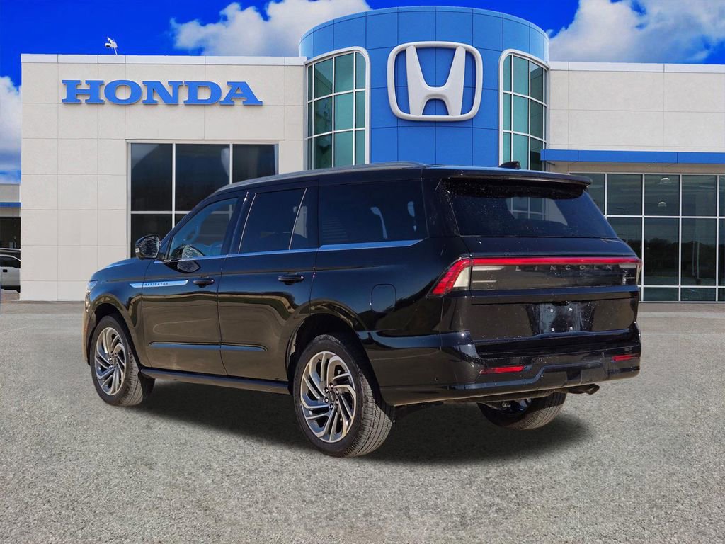 Used 2025 Lincoln Navigator Reserve image 5