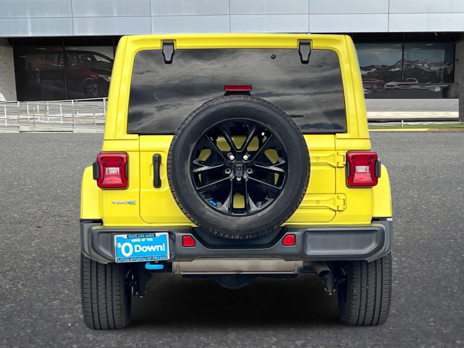 Used 2023 Jeep Wrangler Unlimited Sahara w/ Cold Weather Group AWD/4WD image 8