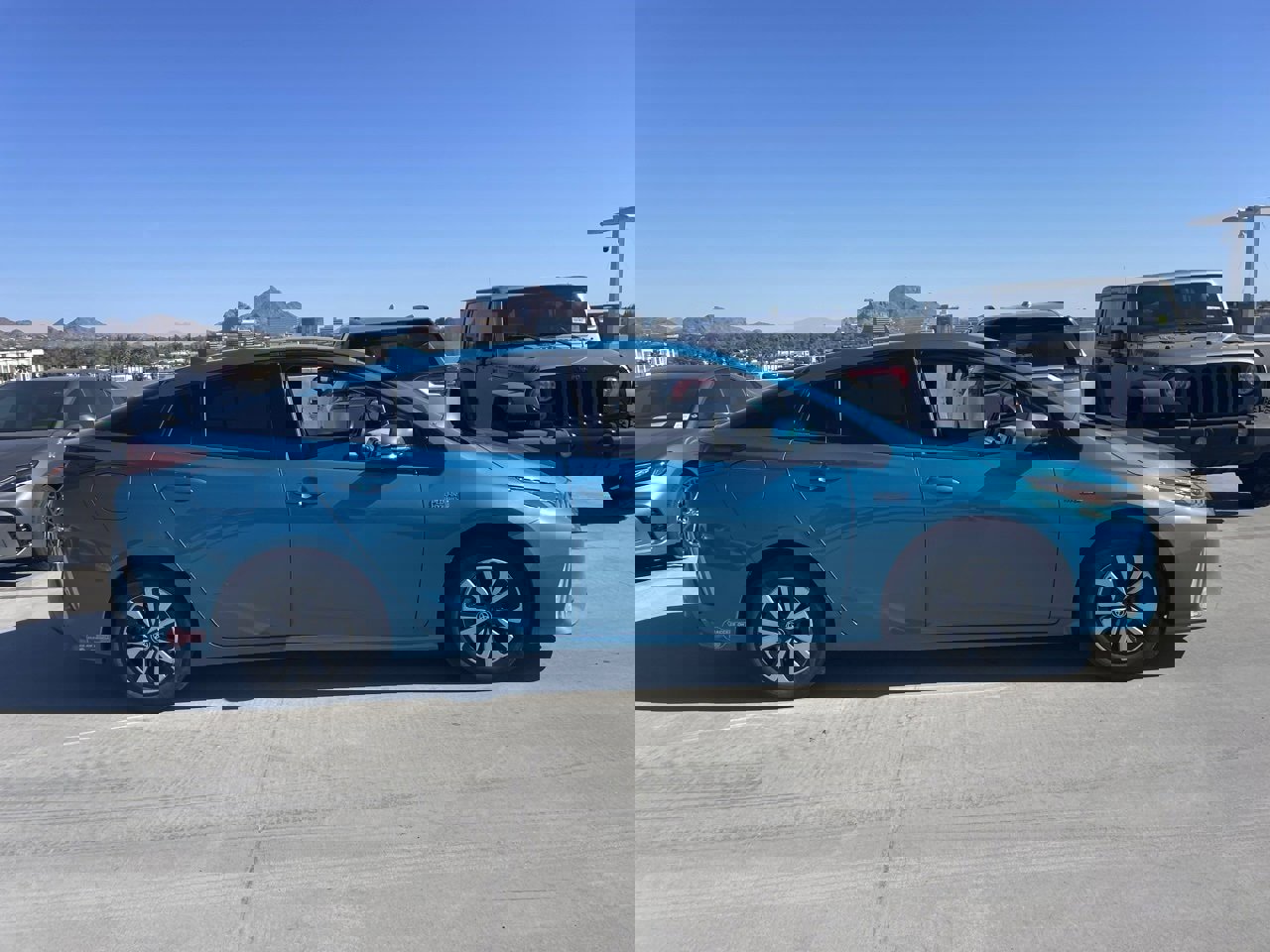 Used 2017 Toyota Prius Prime Premium image 3