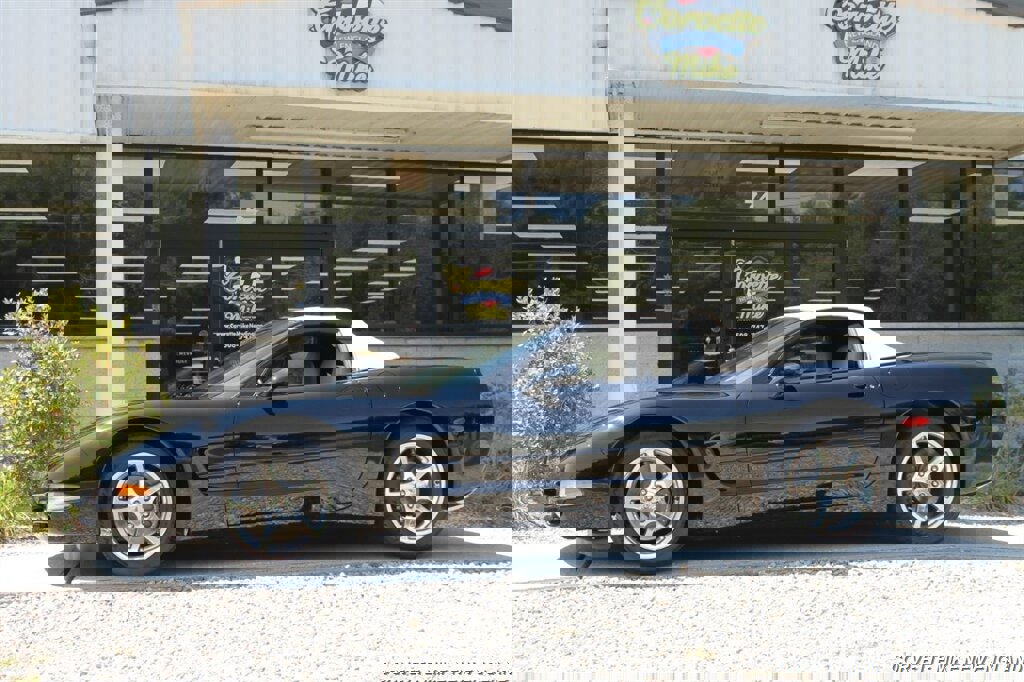 Used 2002 Chevrolet Corvette Convertible w/ Preferred Equipment Group2 image 3