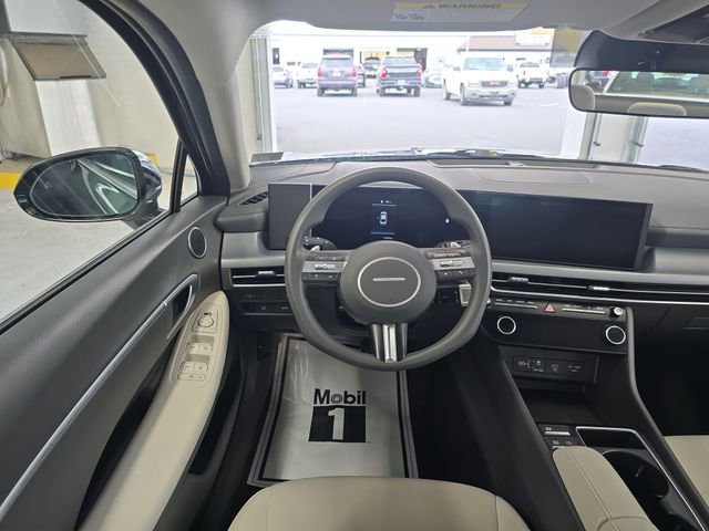 Used 2025 Hyundai Sonata SEL FWD image 12