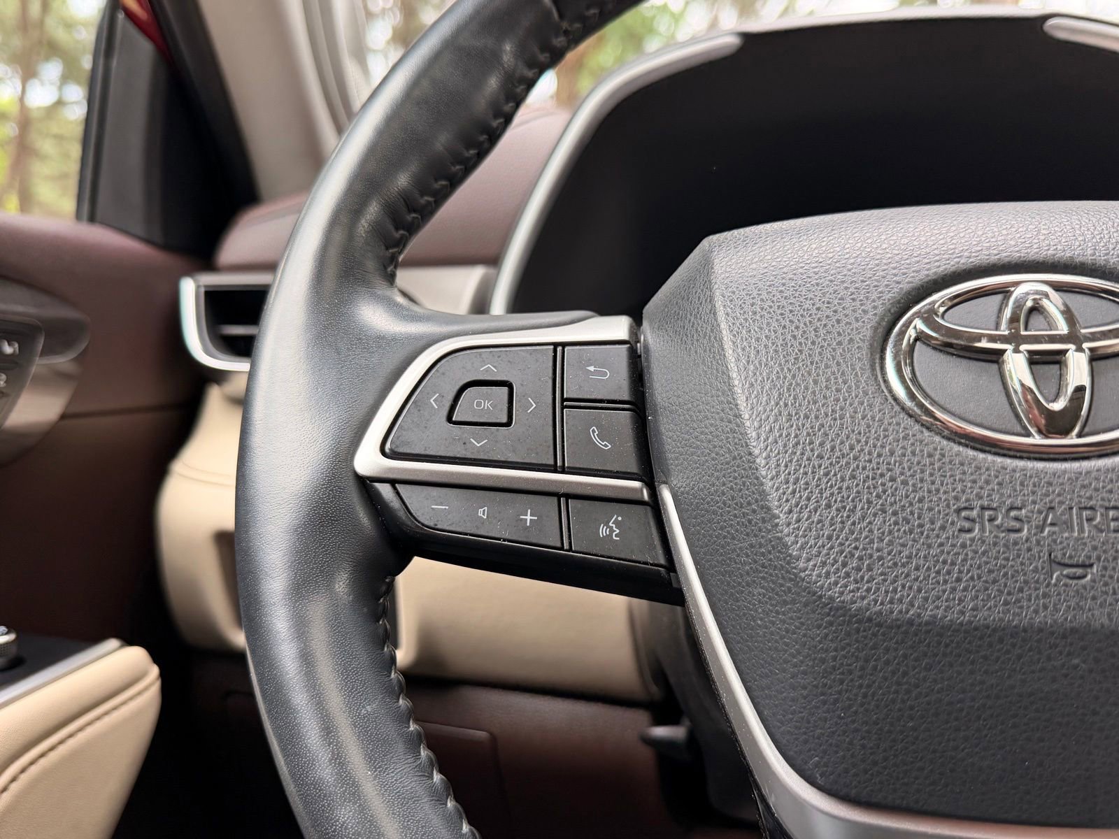 Used 2022 Toyota Highlander Limited FWD image 26