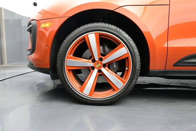 Certified 2023 Porsche Macan AWD/4WD image 6
