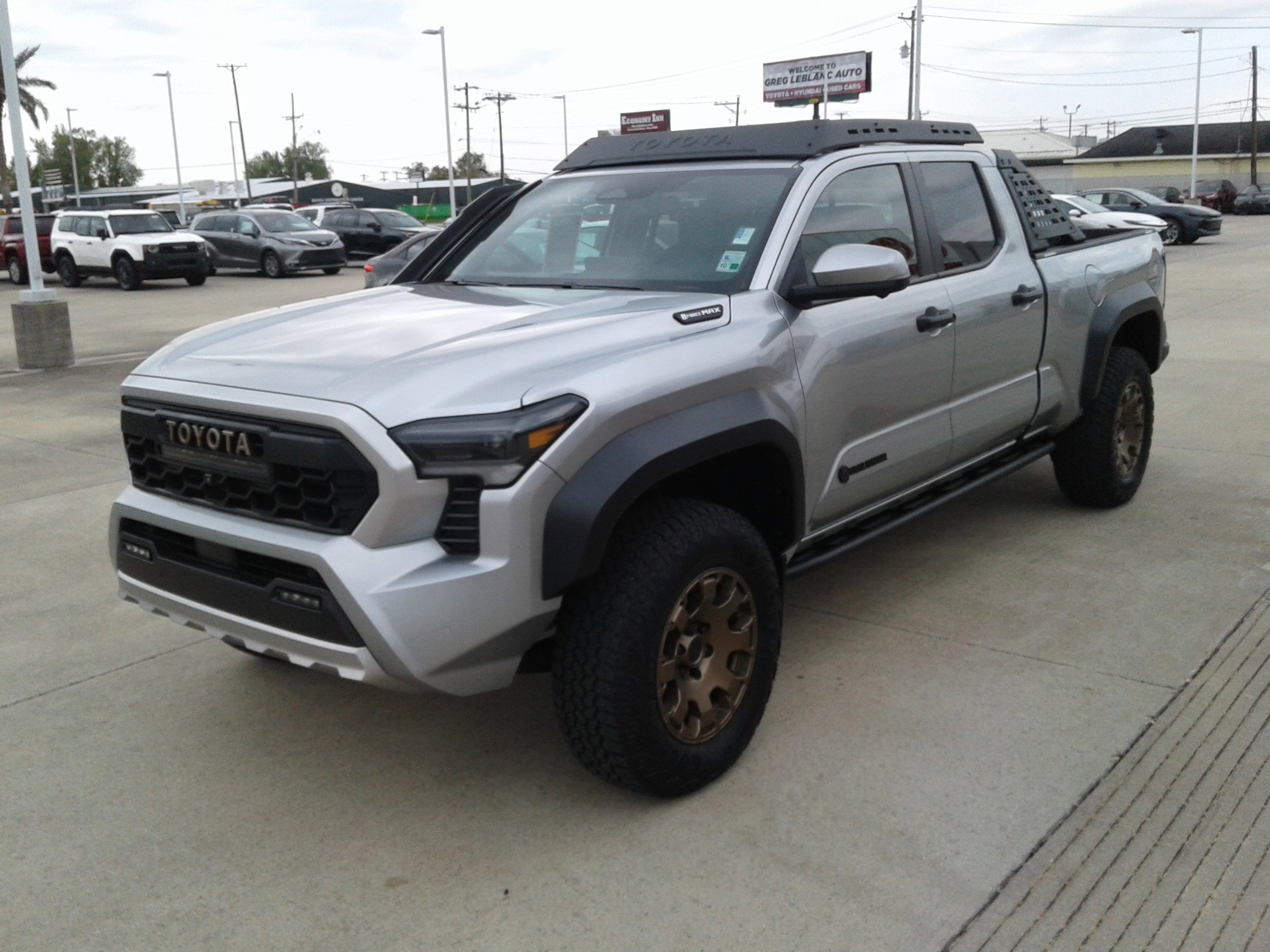 Used 2024 Toyota Tacoma 4x4 Double Cab Hybrid image 3