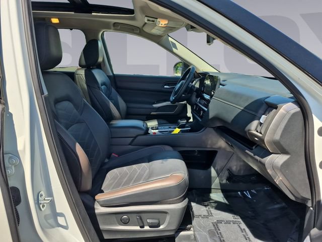 Used 2024 Nissan Pathfinder Platinum AWD/4WD image 17