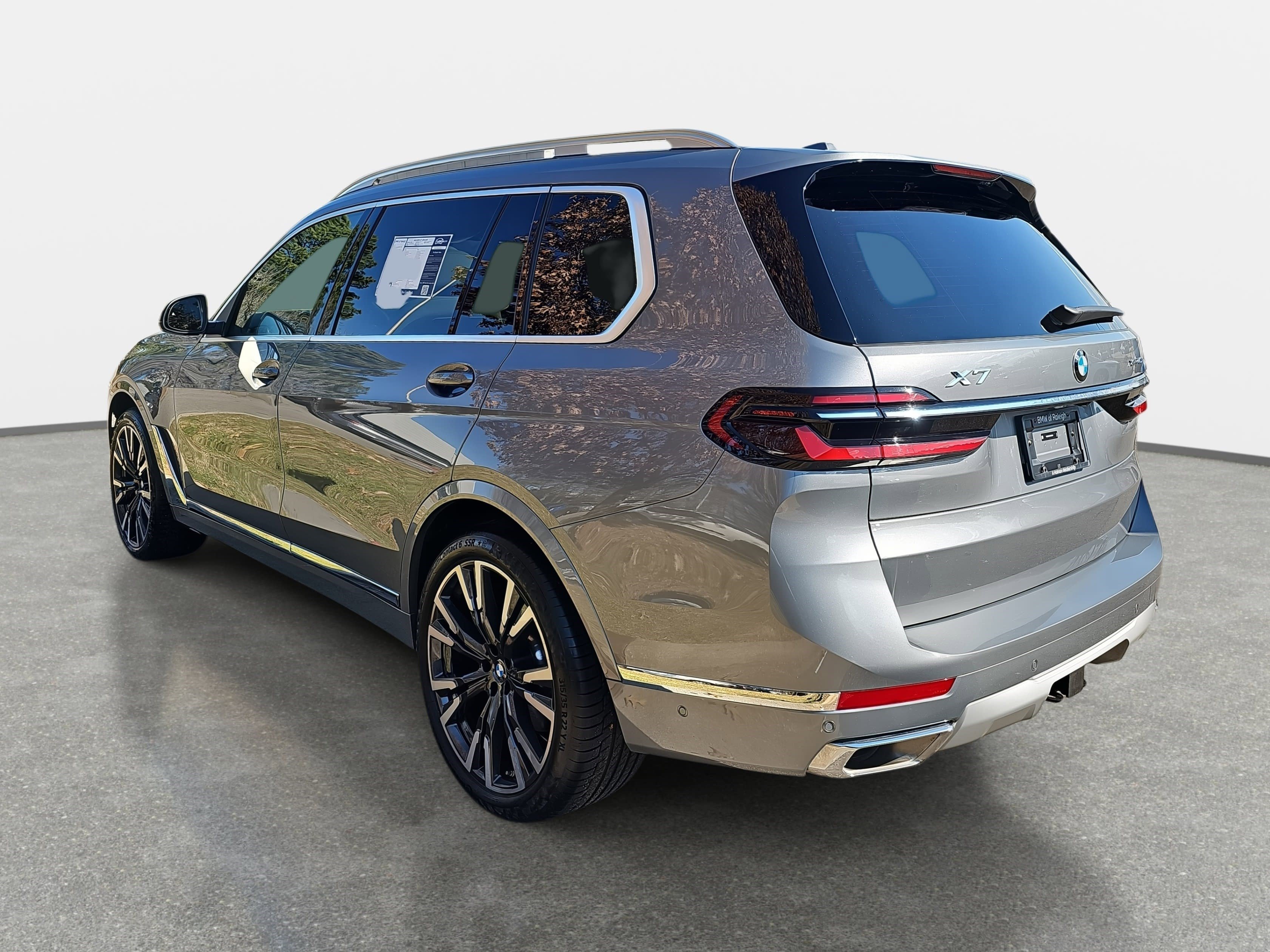 Certified 2024 BMW X7 xDrive40i image 8