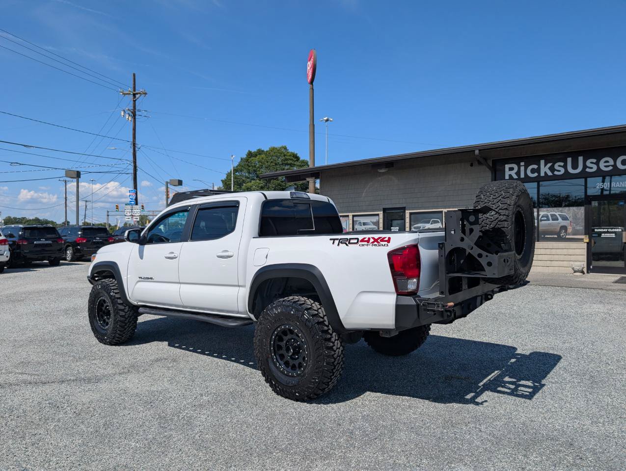 Used 2018 Toyota Tacoma TRD Off-Road AWD/4WD image 9