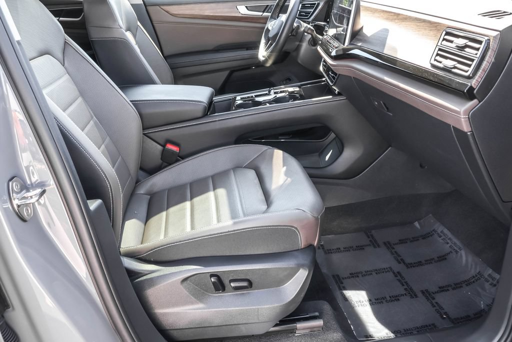 Certified 2025 Volkswagen Atlas SEL AWD/4WD image 40
