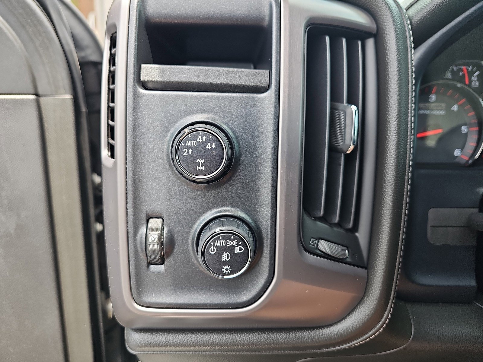 Used 2015 GMC Sierra 1500 SLE w/ All-Terrain Package AWD/4WD image 29