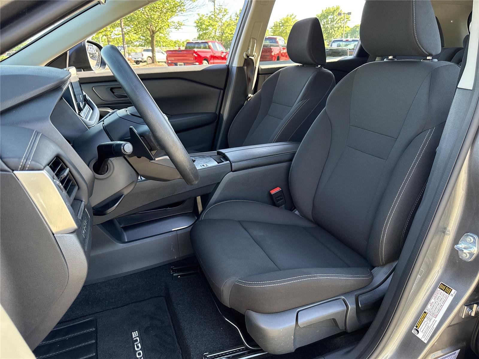 Used 2025 Nissan Rogue S FWD image 14