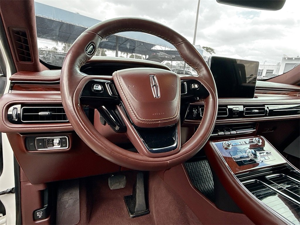 Used 2023 Lincoln Aviator Black Label w/ Jet Package image 12