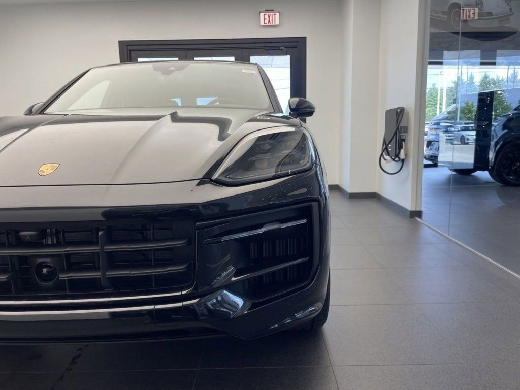 New 2025 Porsche Cayenne Coupe AWD/4WD image 12