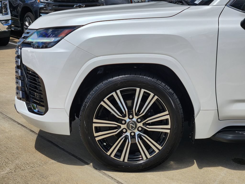 Used 2023 Lexus LX 600 4WD w/ Luxury Package image 8