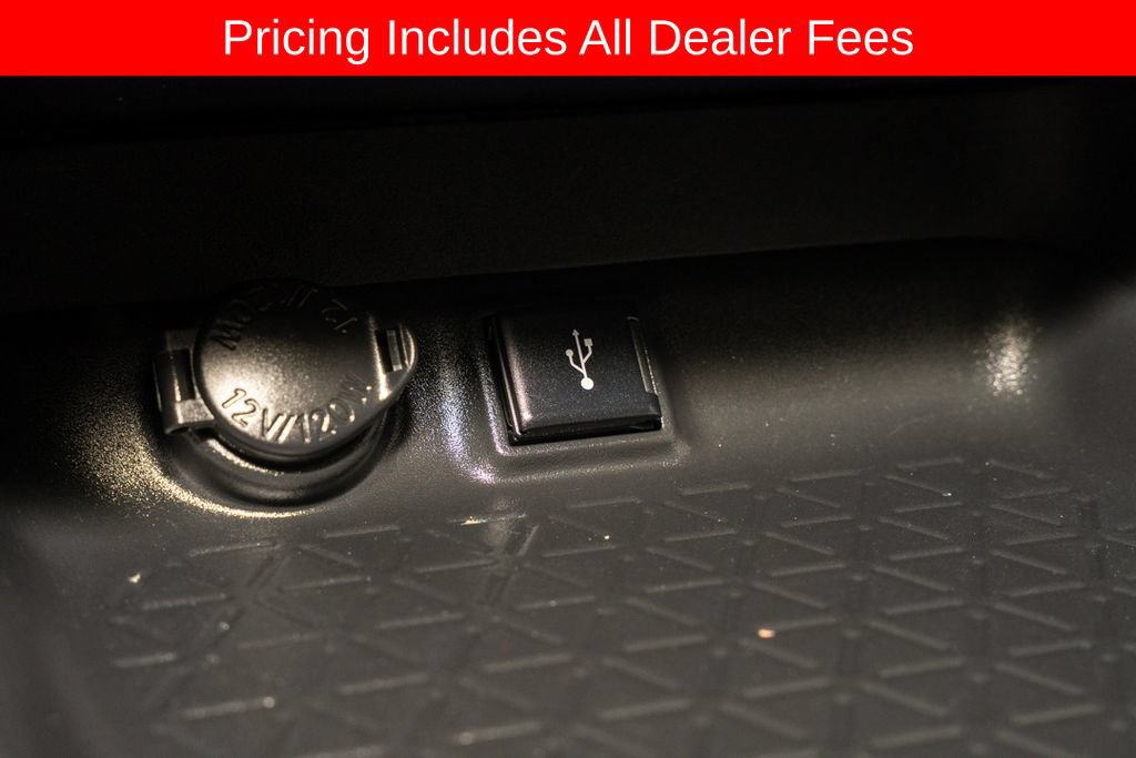 Used 2020 Toyota RAV4 XLE w/ Convenience Package FWD image 16
