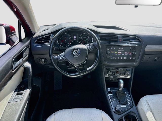 Used 2018 Volkswagen Tiguan SE w/ Panoramic Sunroof Package AWD/4WD image 29
