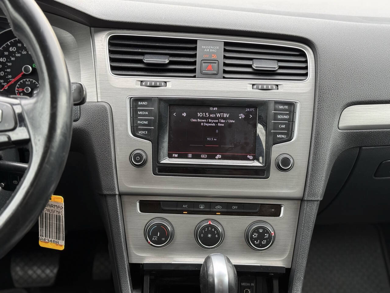 Used 2015 Volkswagen Golf S FWD image 17
