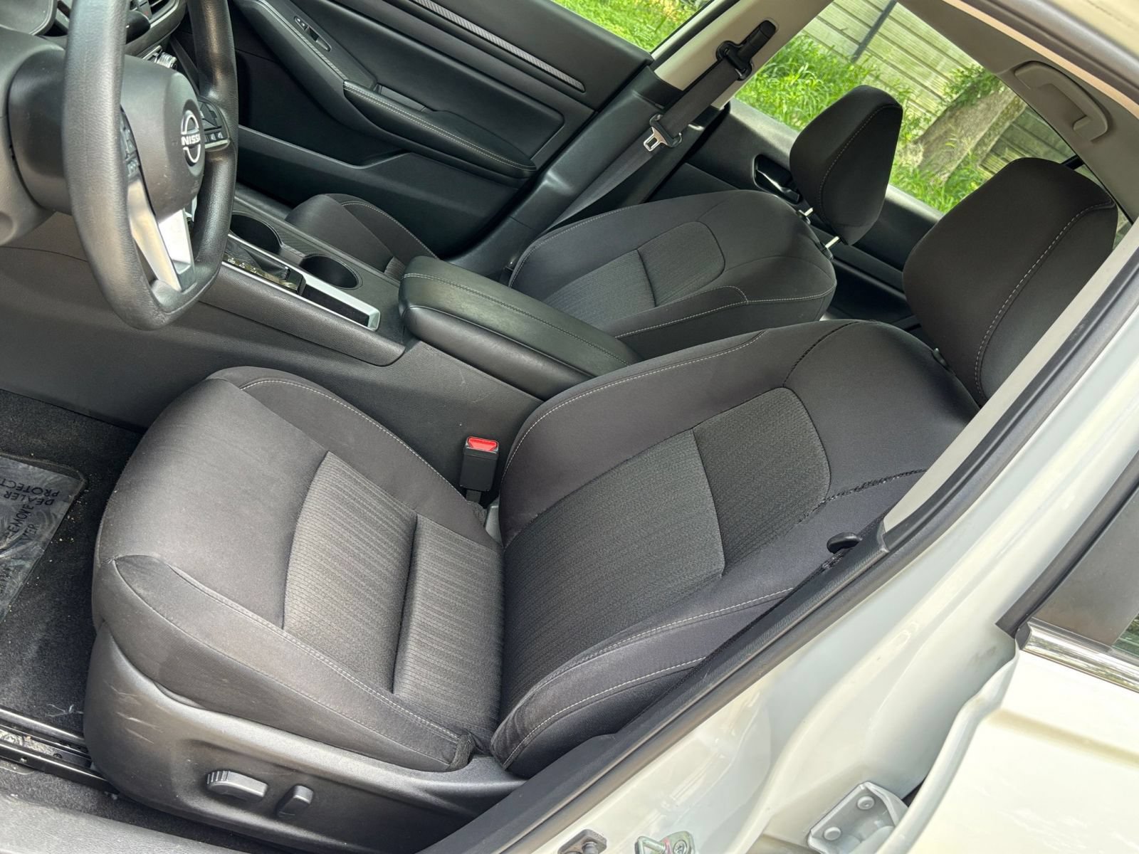 Used 2025 Nissan Altima 2.5 SV FWD image 31