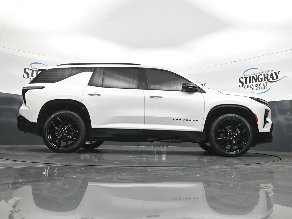 Used 2025 Chevrolet Traverse RS w/ LPO, Floor Liner Package FWD image 33