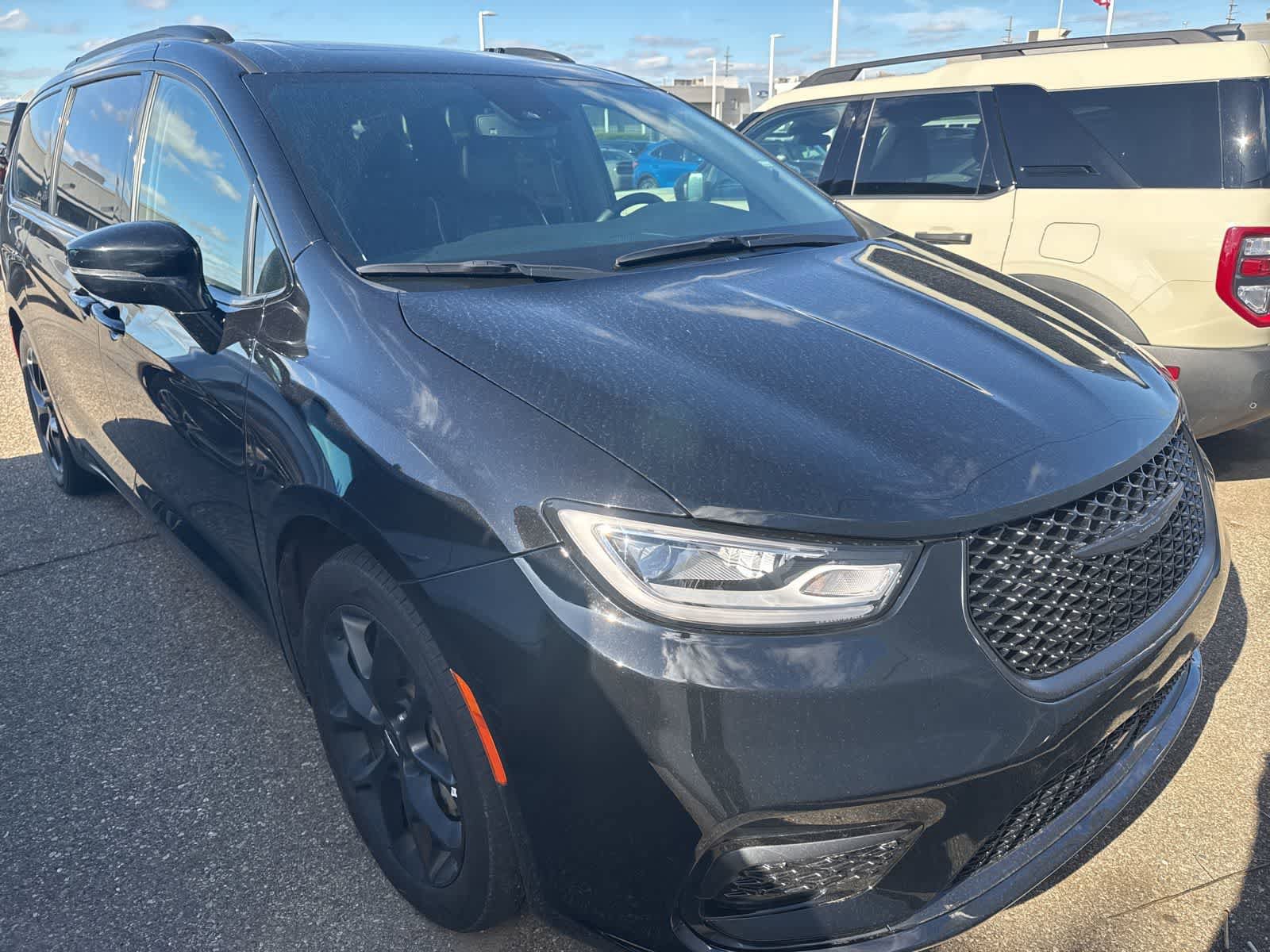 Used 2025 Chrysler Pacifica Limited FWD image 25