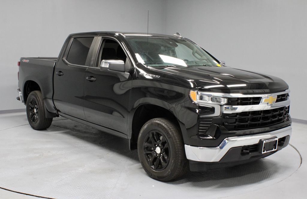 Used 2022 Chevrolet Silverado 1500 LT AWD/4WD image 1