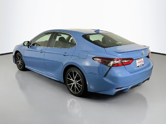 Used 2024 Toyota Camry SE w/ Cold Weather Package FWD image 17