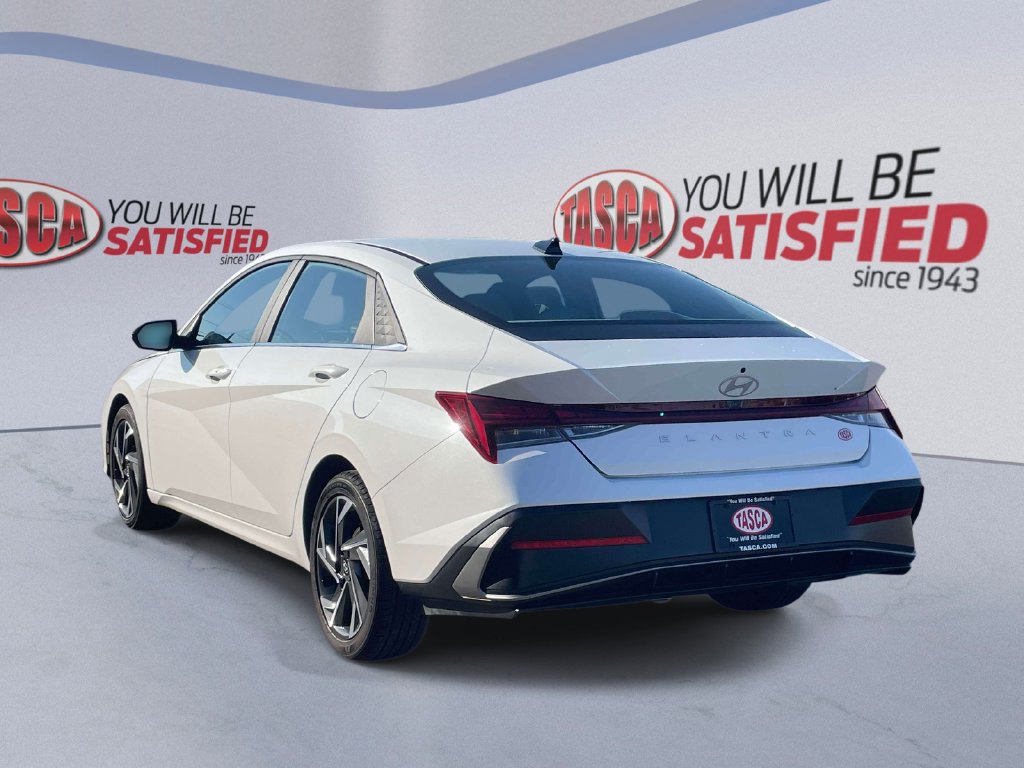 Used 2024 Hyundai Elantra SEL w/ Convenience Package FWD image 8